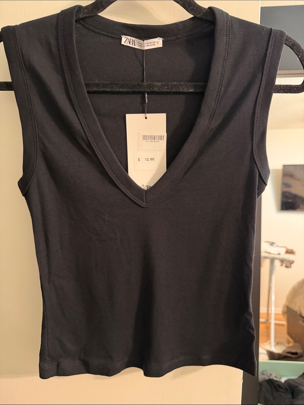 Zara Sleeveless V-Neck Tank Top in Black